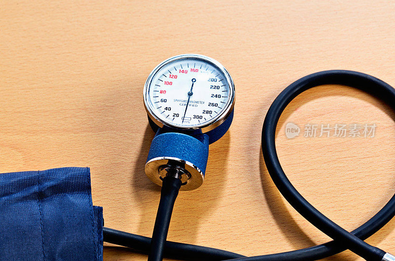 血压检查是至关重要的-定期检查!