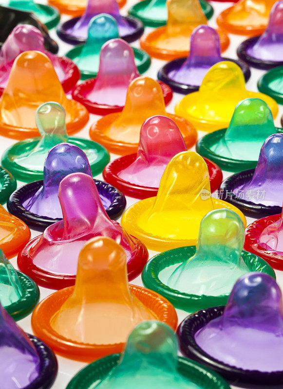五颜六色的避孕套