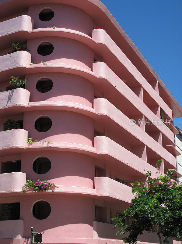 复古粉色装饰风格的建筑