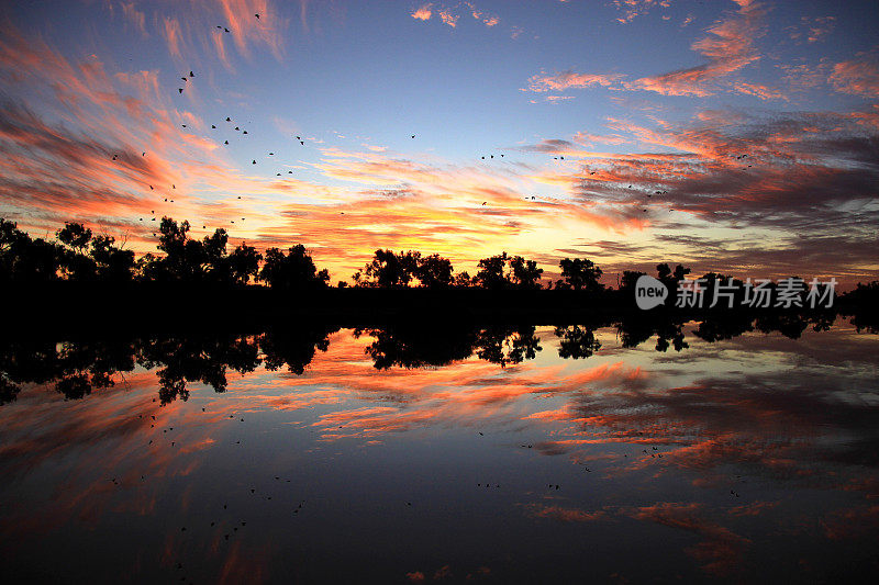 澳大利亚伯兹维尔艾尔溪的日落
