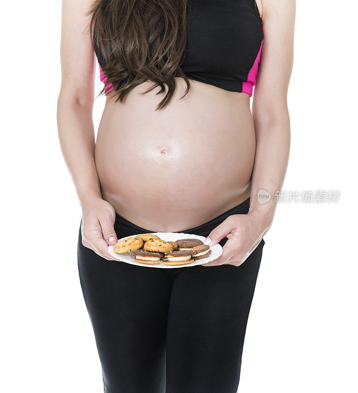 孕妇如何在她的肚子前拿饼干