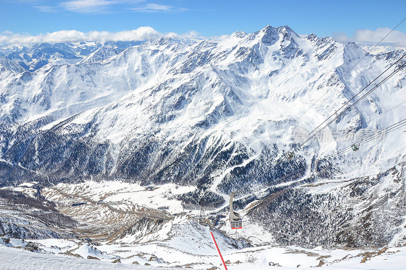 senales冰川上的雪山山峰