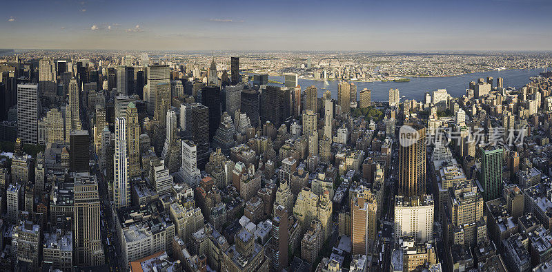 曼哈顿拥挤的尖塔城市街区