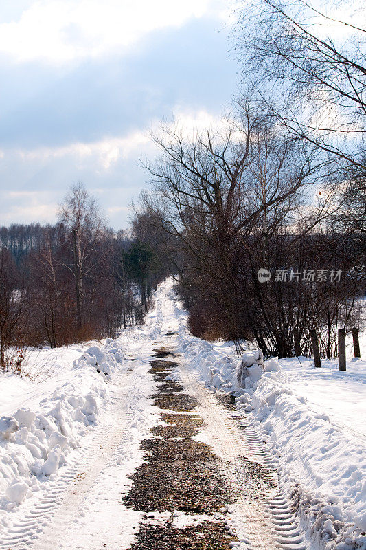 冬天的乡村道路