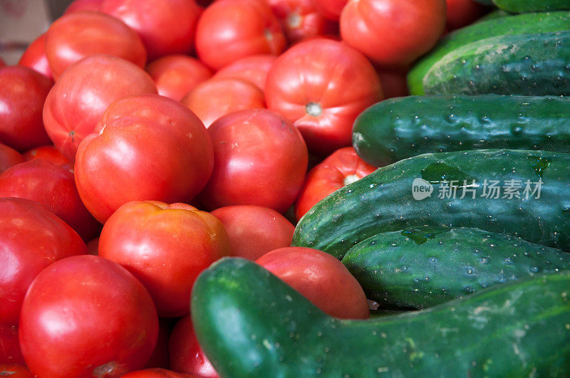 红番茄和绿Cukes