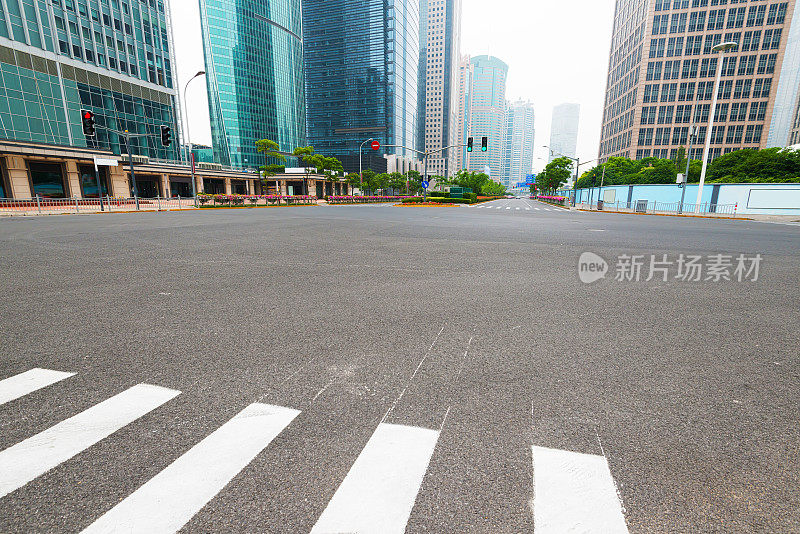 中国上海陆家嘴的世纪大道街景