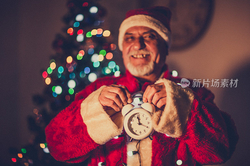 有闹钟的圣诞老人