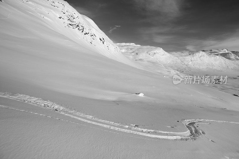 在挪威山区滑雪后的新赛道