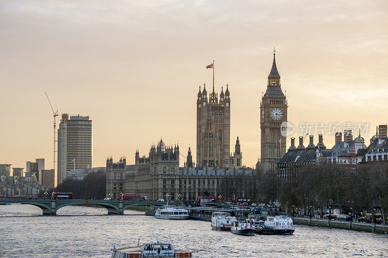 英国伦敦的大本钟和国会大厦