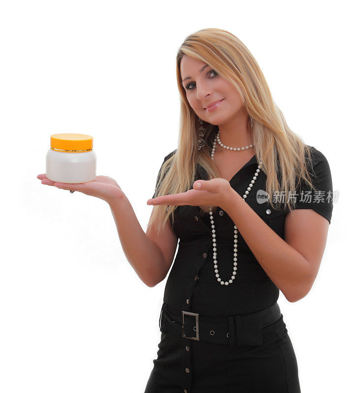 女子手持奶油罐