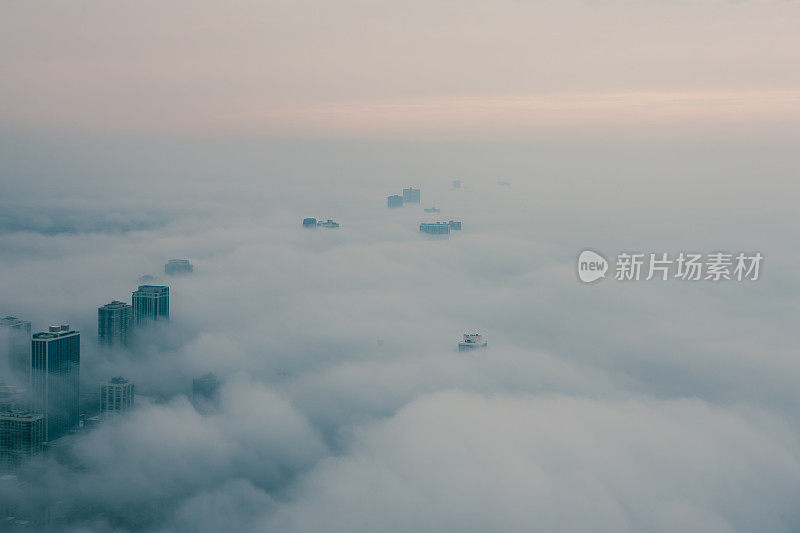 芝加哥大雾天气的鸟瞰图