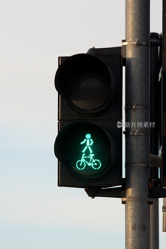 红绿灯用锐利的光-安全