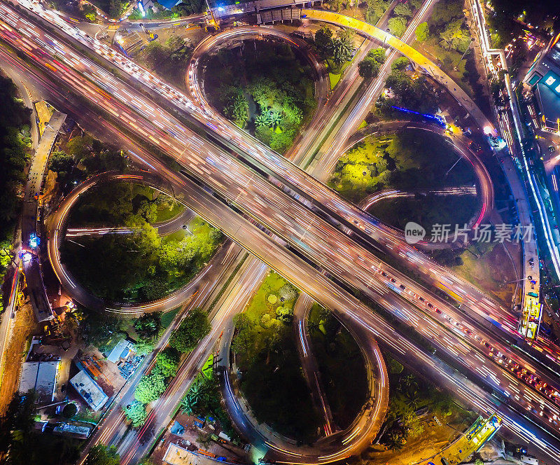 印度尼西亚雅加达Semanggi大桥的无人机夜景