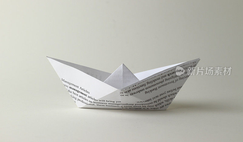 折纸船上的文字