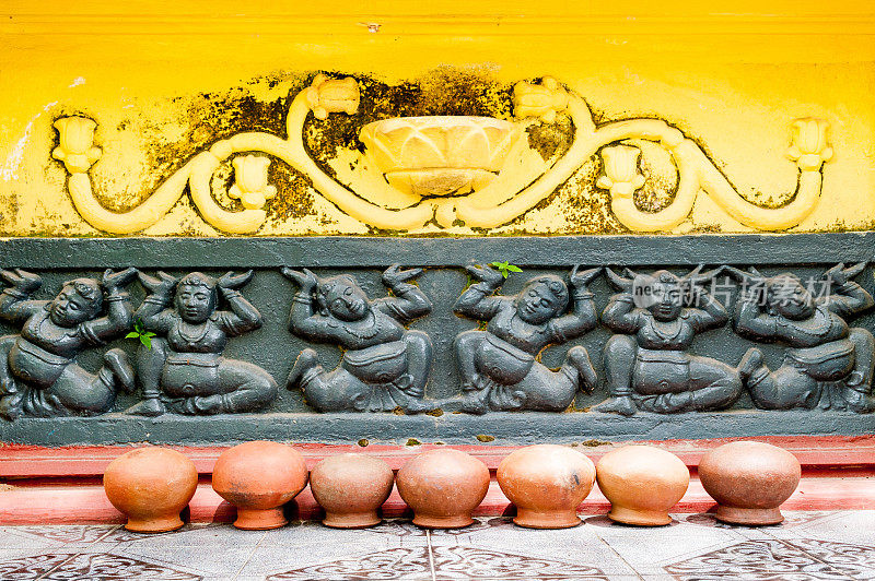 斯里兰卡希卡杜瓦一座佛教寺庙的浮雕