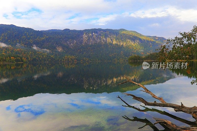 长时间暴露在黎明的Eibsee湖-田园般的阿尔卑斯山，巴伐利亚-德国