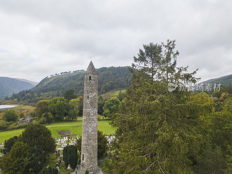 圣凯文塔鸟瞰图，格兰达洛，威克洛，爱尔兰。