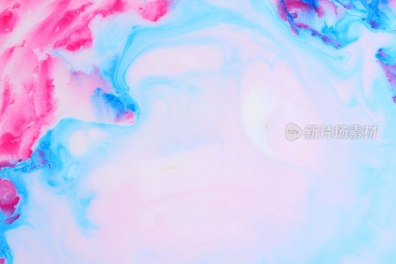 白色液体上的蓝粉色抽象点，粉蓝色空间背景，波普艺术质感，设计师的极简背景，五彩图案