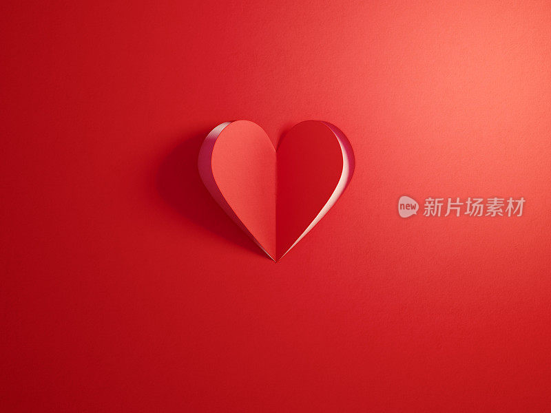 情人节概念-红色裁剪心形折叠