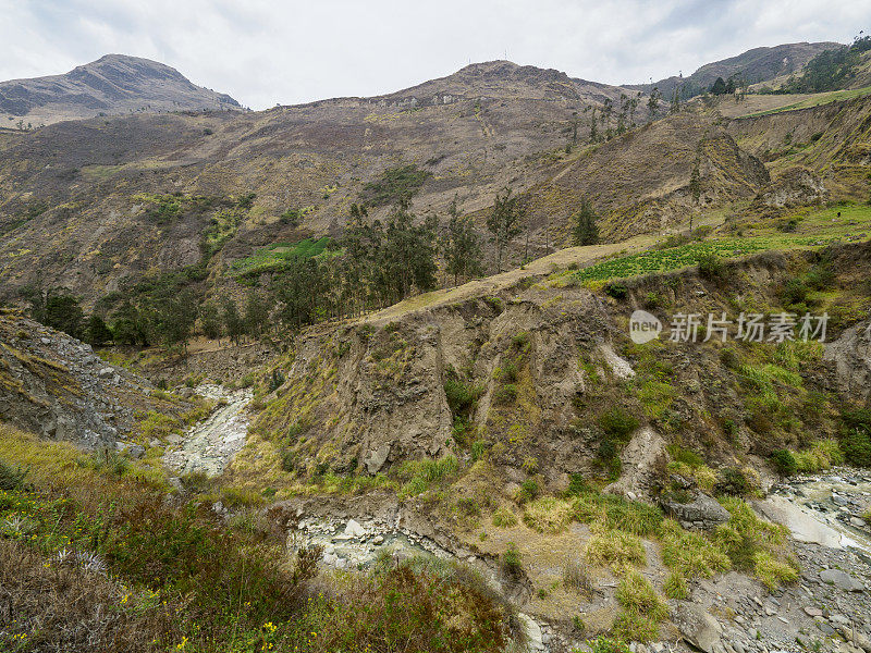 厄瓜多尔阿劳西附近的山区景观