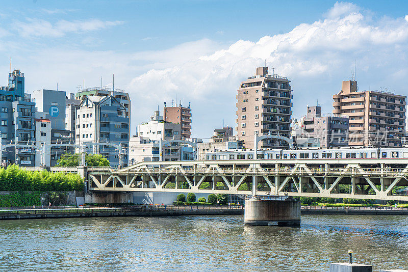 滨水公寓，酒店，写字楼，日本东京Sumida河全景