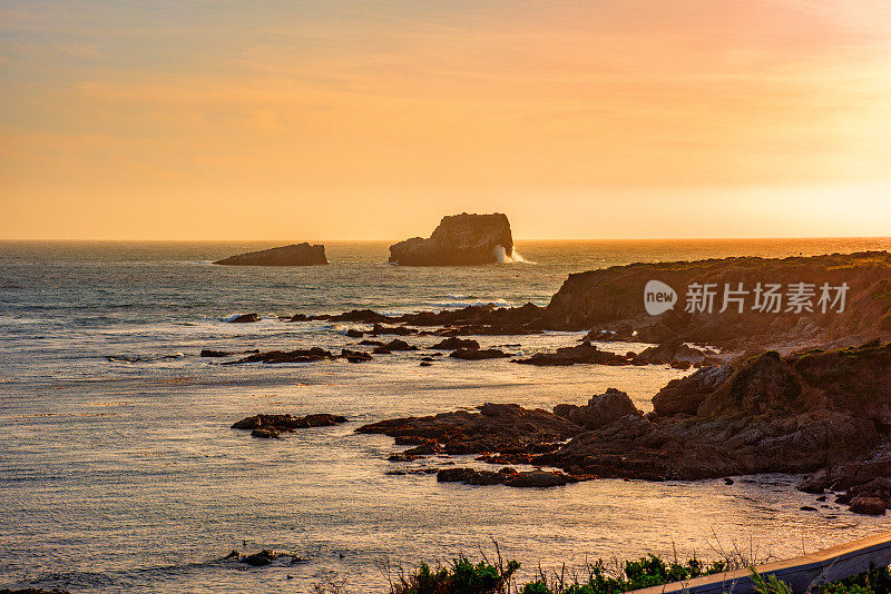 日落时分的加州海岸