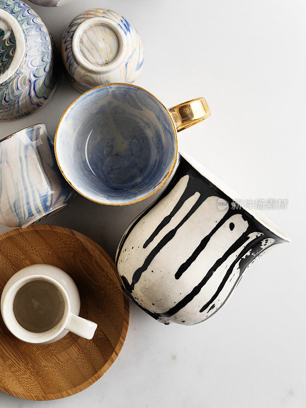采购产品咖啡器具，空杯子，空咖啡杯和茶杯，彩色咖啡杯与茶杯
