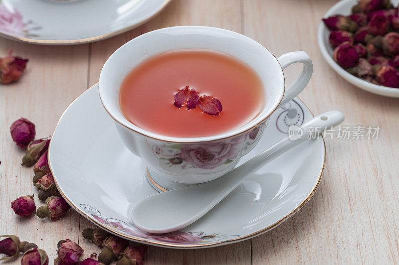 一杯美容养颜的玫瑰花茶