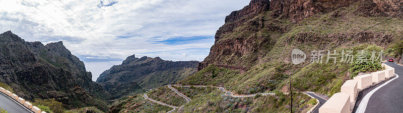 全景景观与蜿蜒的道路在马斯卡山，米拉多德马斯卡，特内里费，加那利群岛，西班牙-股票照片