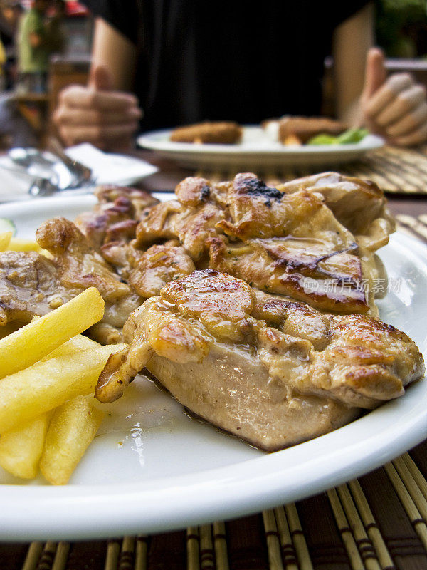 鸡肉和薯条