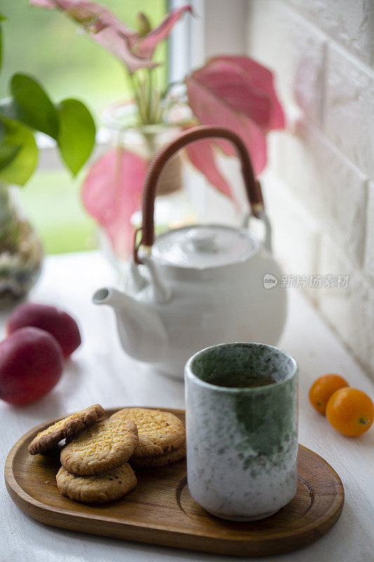 家里烤的全麦饼干和下午茶