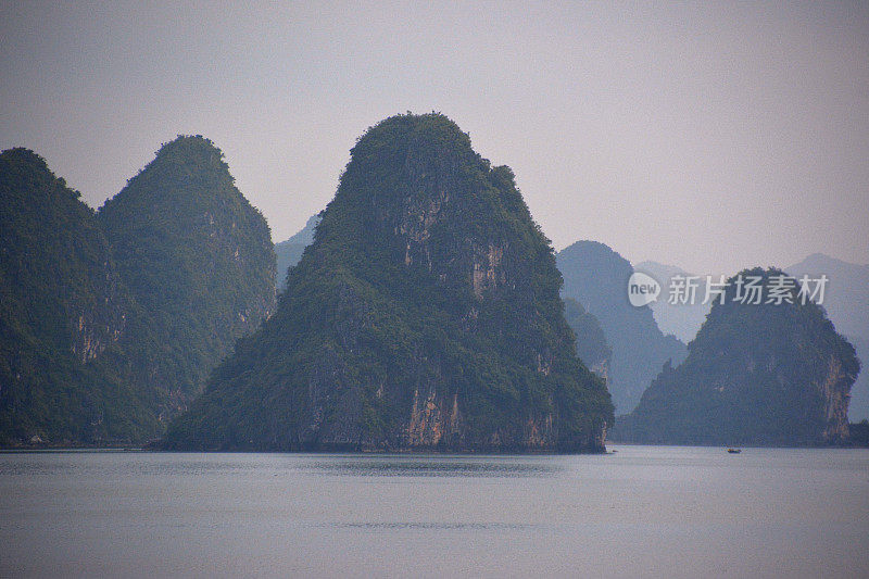 越南下龙湾喀斯特山脉