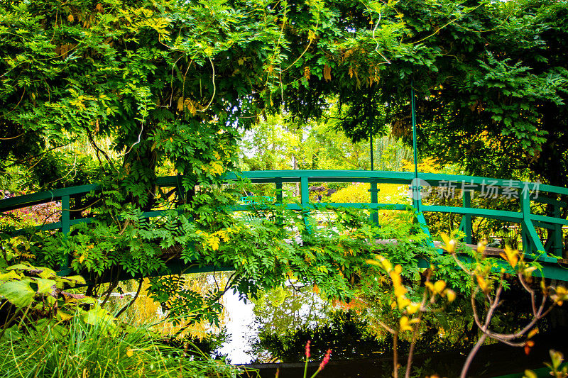 法国吉维尼克劳德·莫奈花园的桥