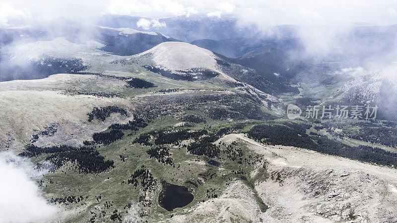 从科罗拉多埃文斯山鸟瞰风景