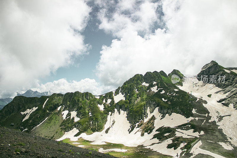 从山顶俯瞰，壮丽的景色