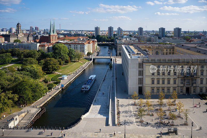 柏林城市全景与狂欢河和城市宫殿
