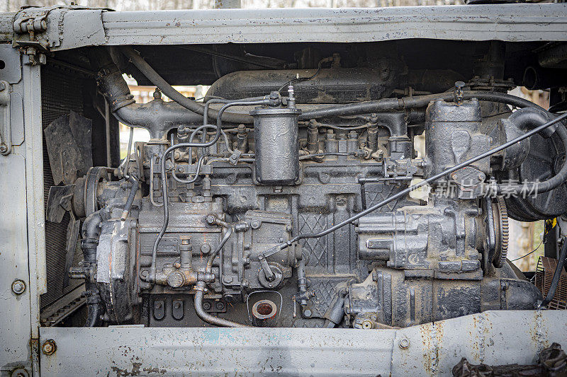 拖拉机的旧柴油发动机