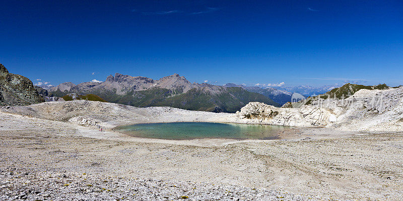 山湖在月亮般的风景