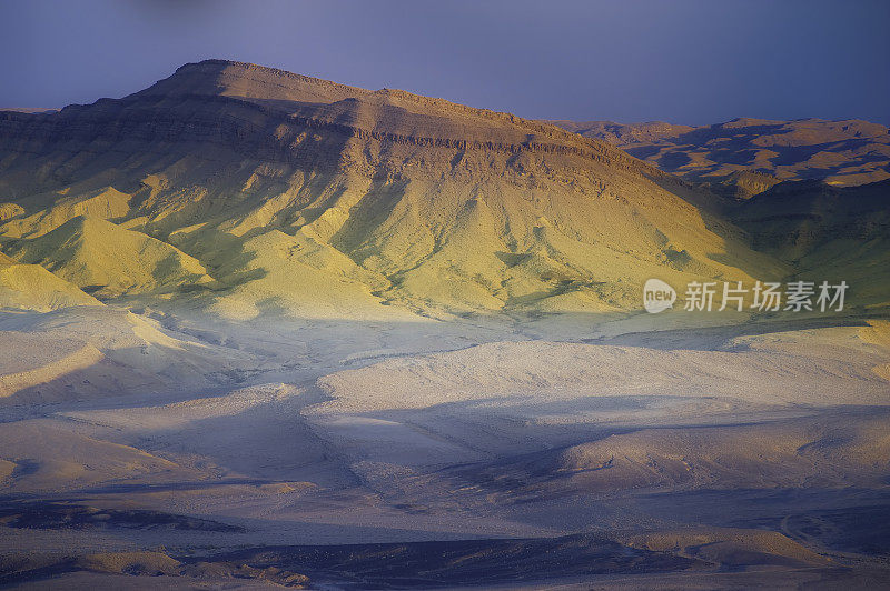 火山口的最后一道光