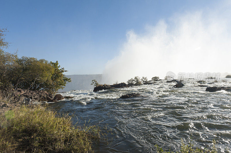 维多利亚瀑布，赞比西河的全景照片