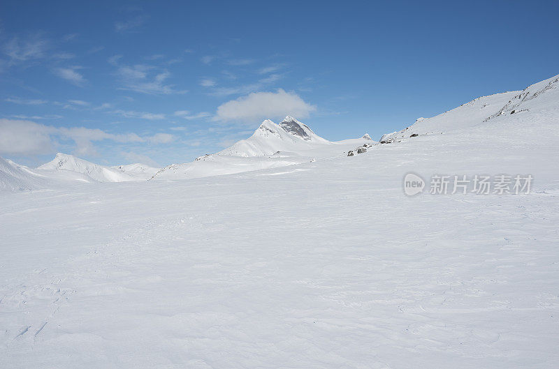 从Kvitevatn湖上升到Jotunheimen的Uranostinden山