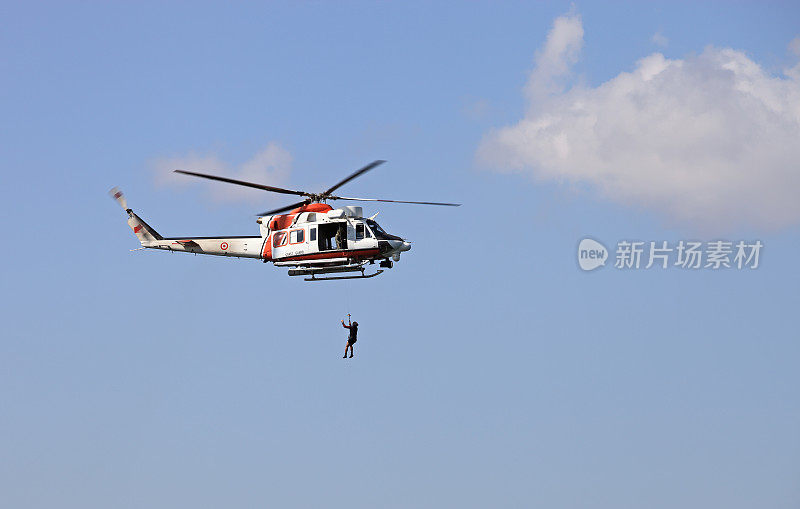 海岸警卫队救援直升机