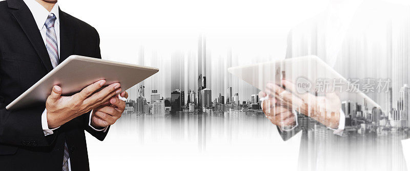 双重曝光商人使用智能手机和数字平板电脑与城市