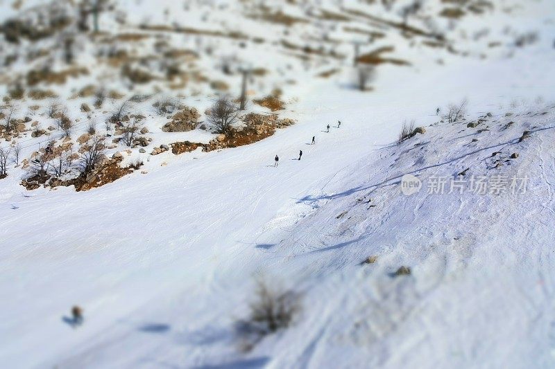 人滑雪