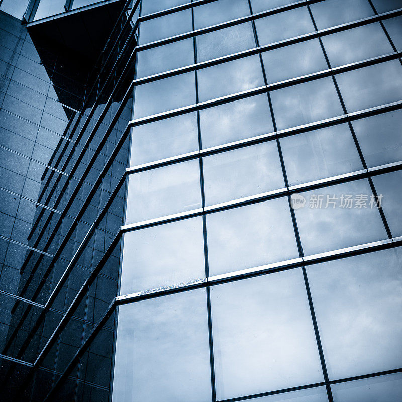 现代玻璃企业建筑