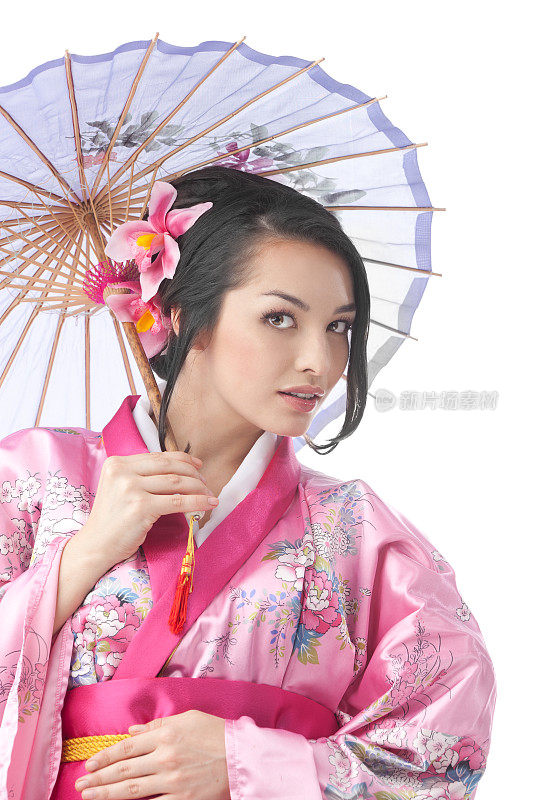 年轻女子的肖像与伞在和服连衣裙。