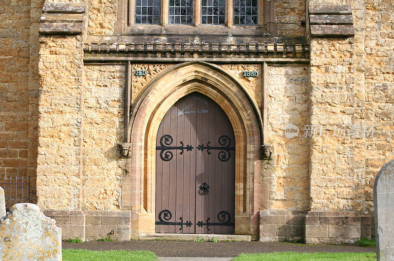 教堂的门