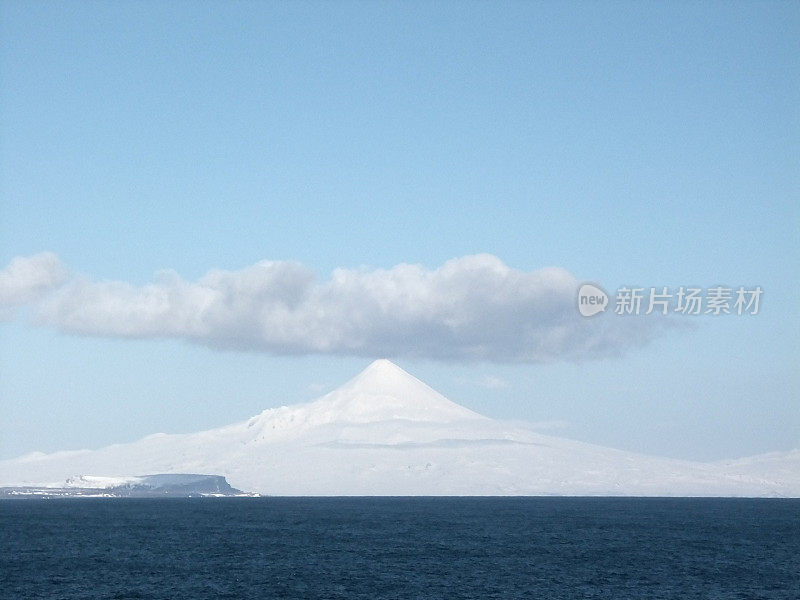 阿留申群岛和雪山