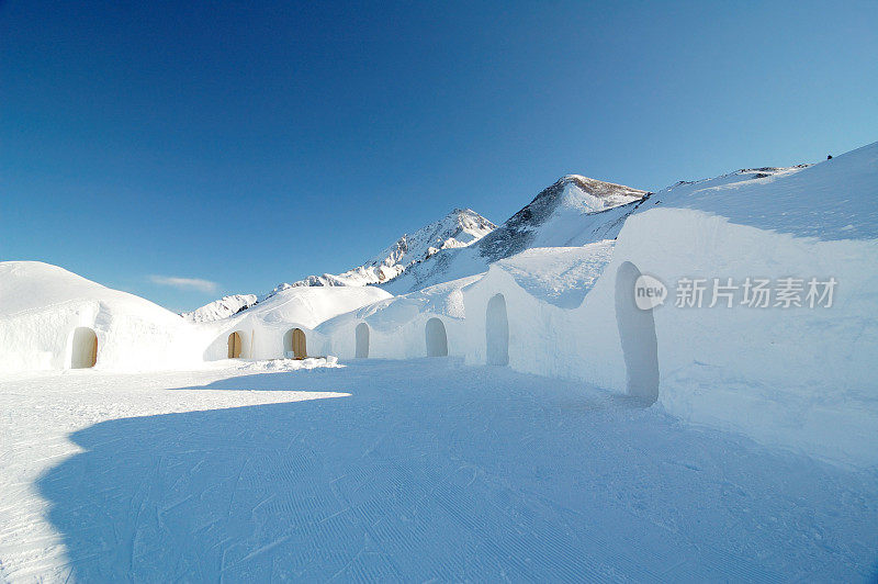 雪酒店