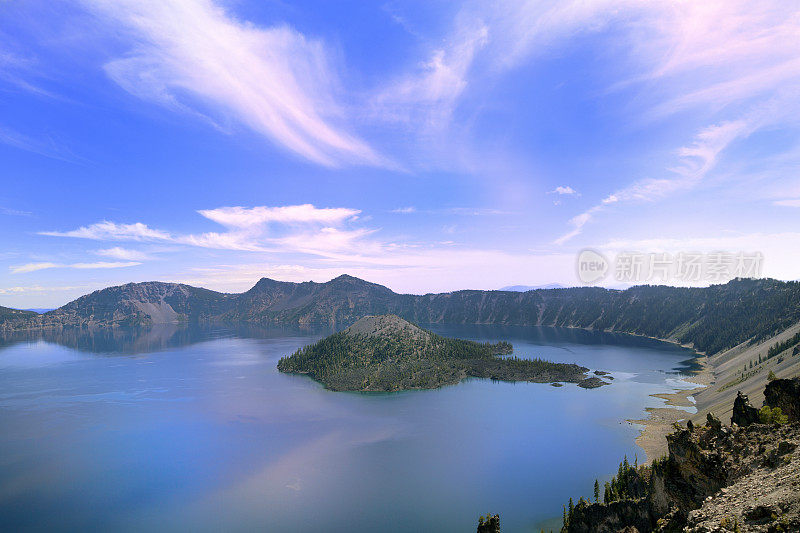 巫师岛和火山口湖